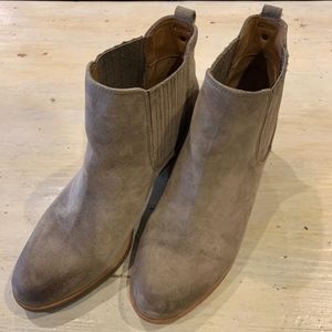 sofft sadova chelsea bootie